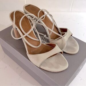 Coclico Gilda Heel Greige Nubuck Size 6.5